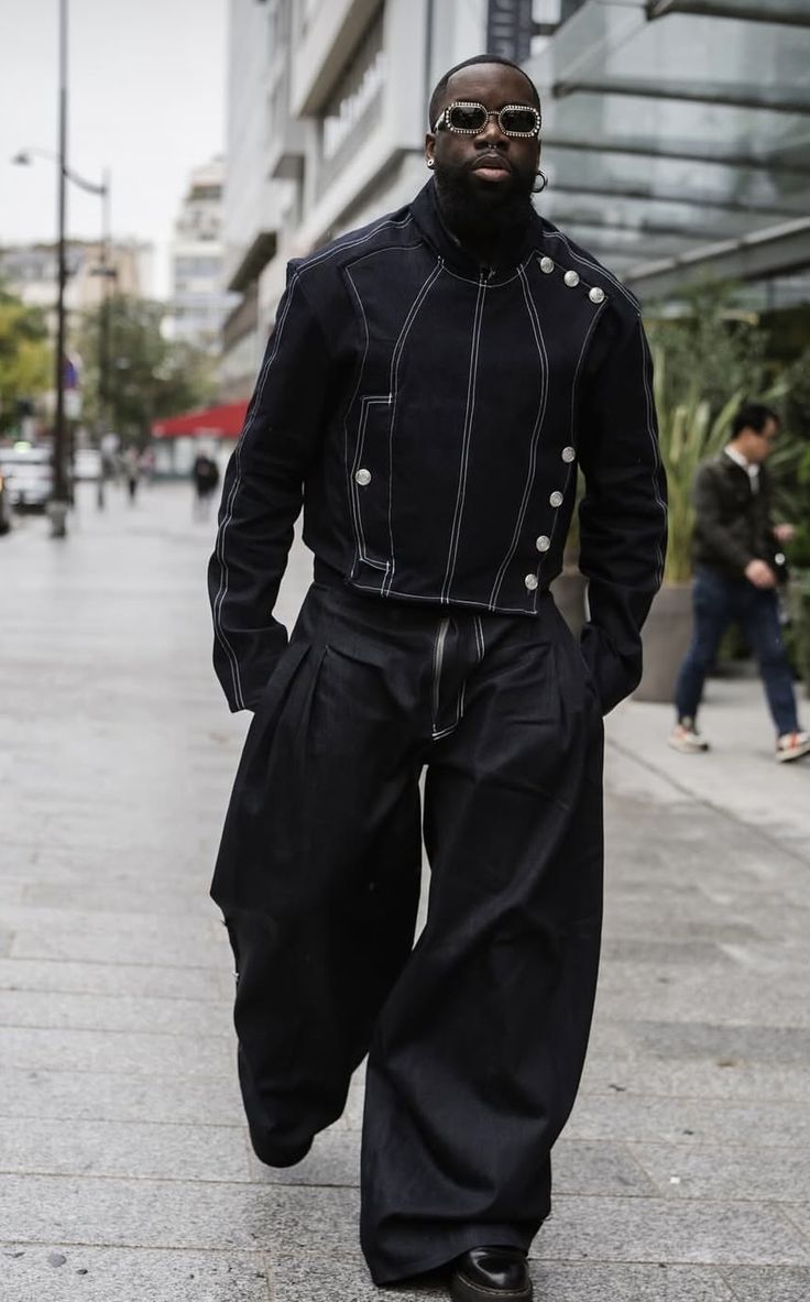 AVANT GARDE